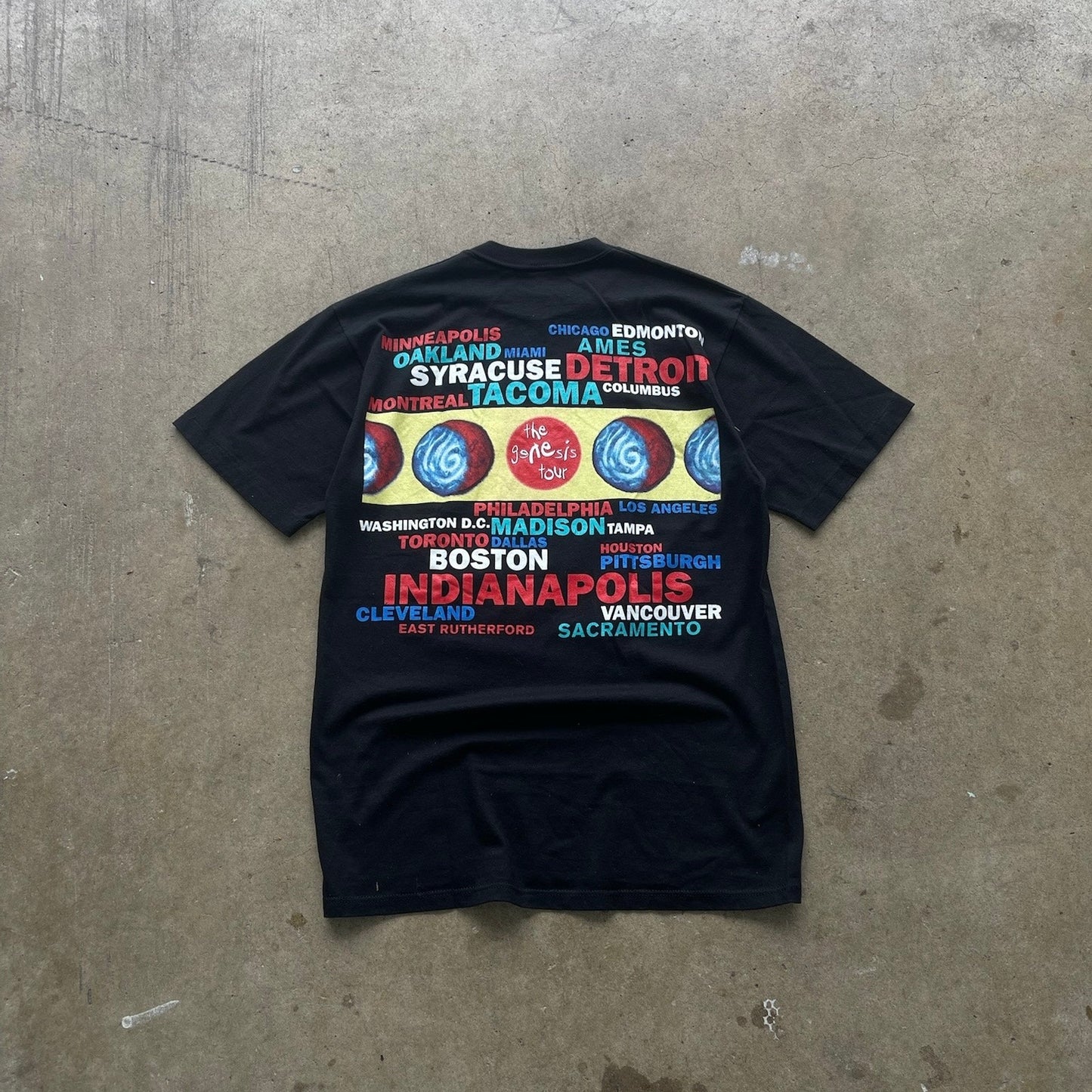 The Genesis Tour 1992 Graphic t-shirt size Large
