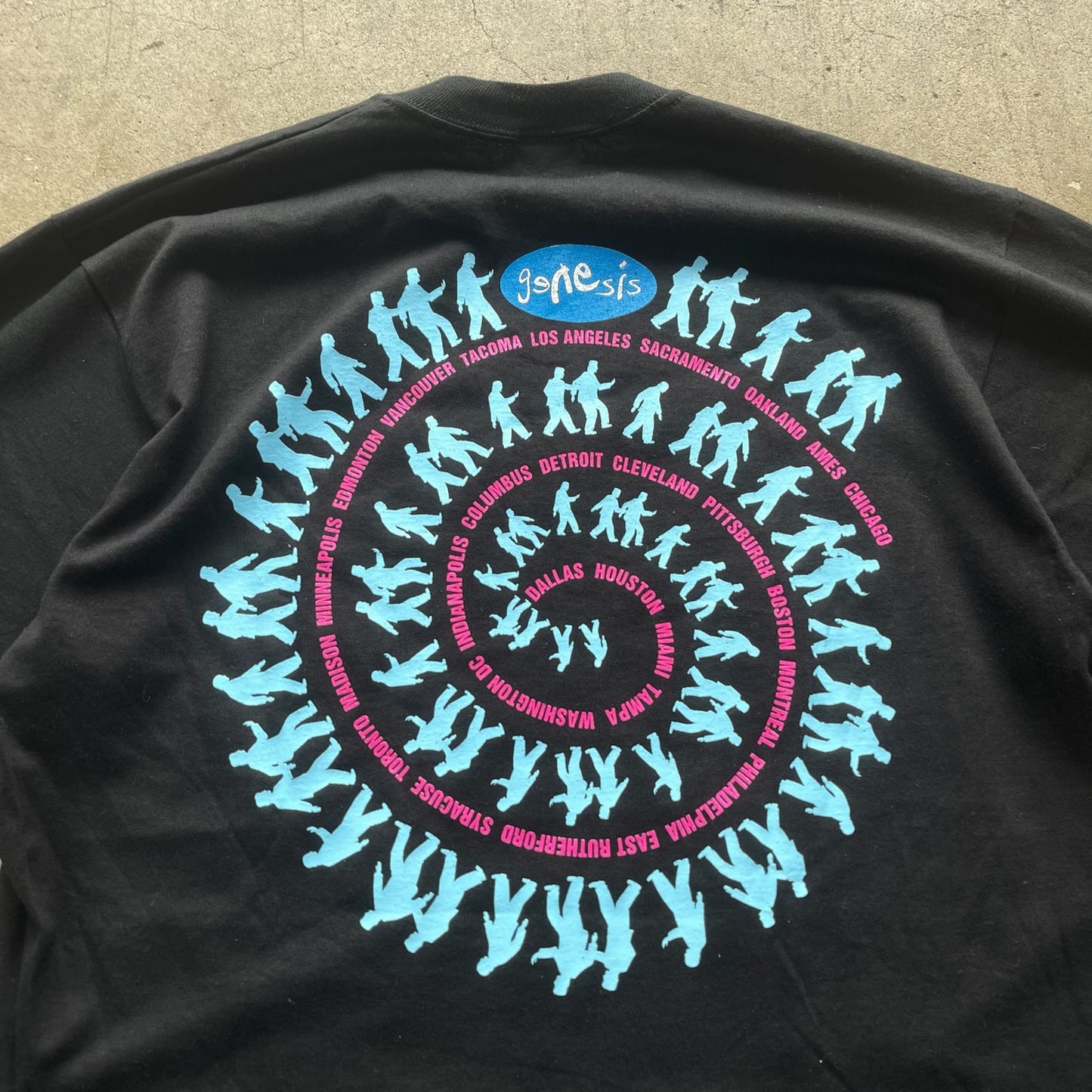 Genesis 1992 We Cant Dance tour t-shirt size Large