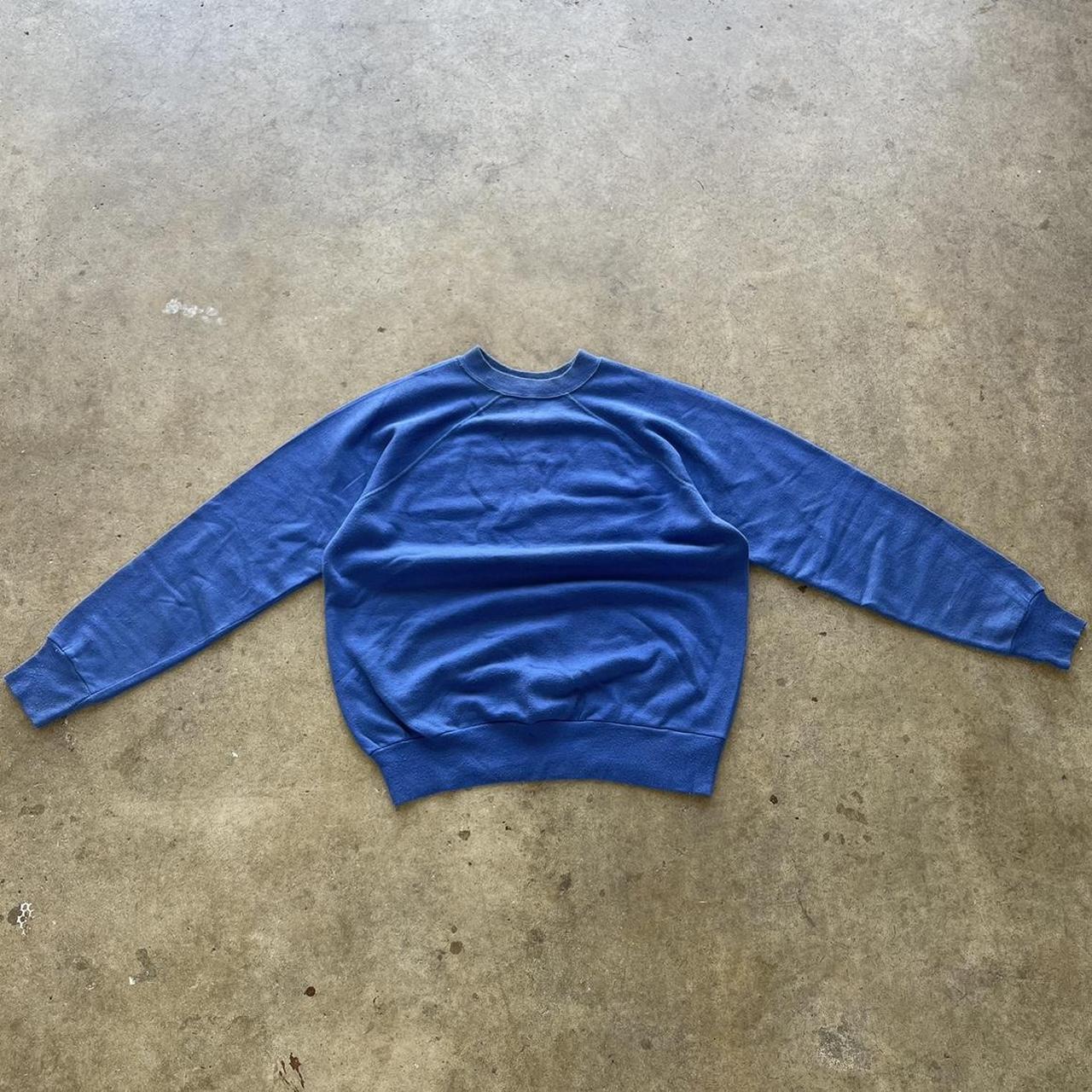 Vintage Blue Blank 80s stitched Crewneck with no tag Size m,edium length 25' width 21'