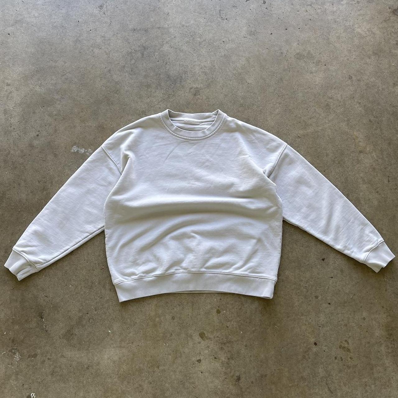 Blank vintage cream crewneck length is 27' width is 25' or a size XL