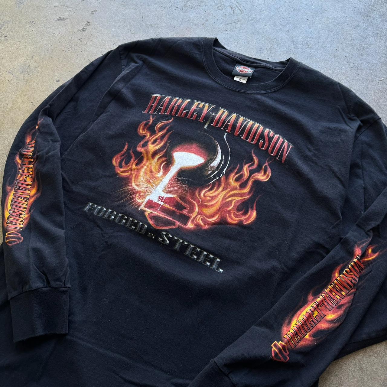 Harley Davidson Y2K Longsleeve Front and back graphic with flames on the sleeve Size XL