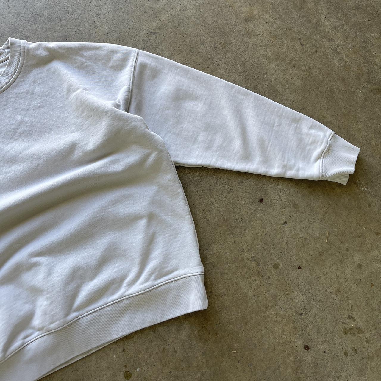 Blank vintage cream crewneck length is 27' width is 25' or a size XL