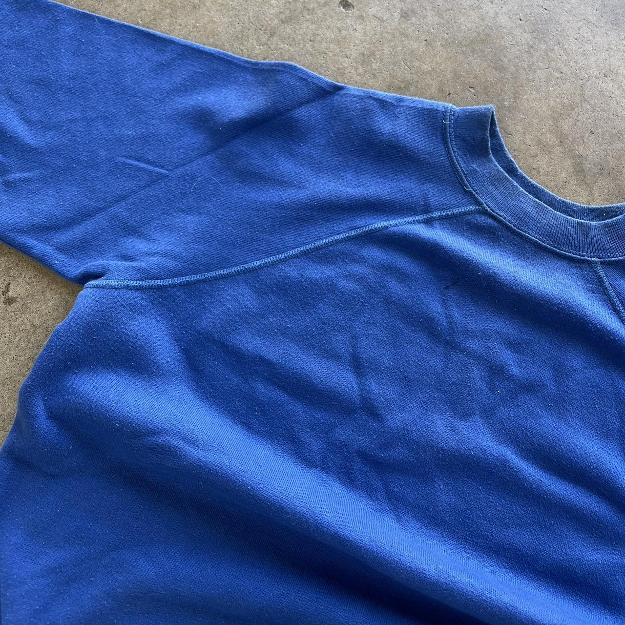 Vintage Blue Blank 80s stitched Crewneck with no tag Size m,edium length 25' width 21'