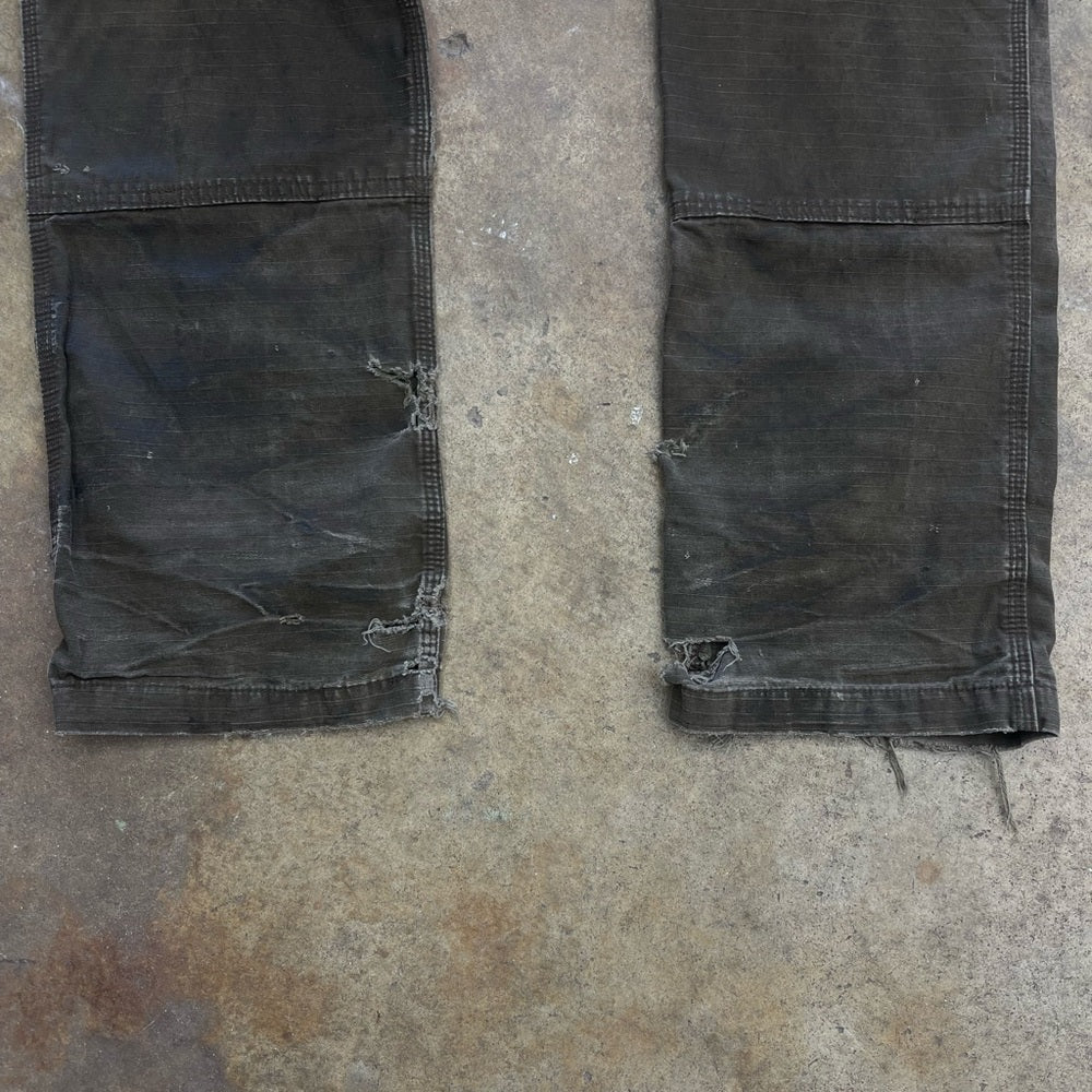 Men’s Dark brown Carhartt utility double knee cargo pants 32x34 (thrashed)
