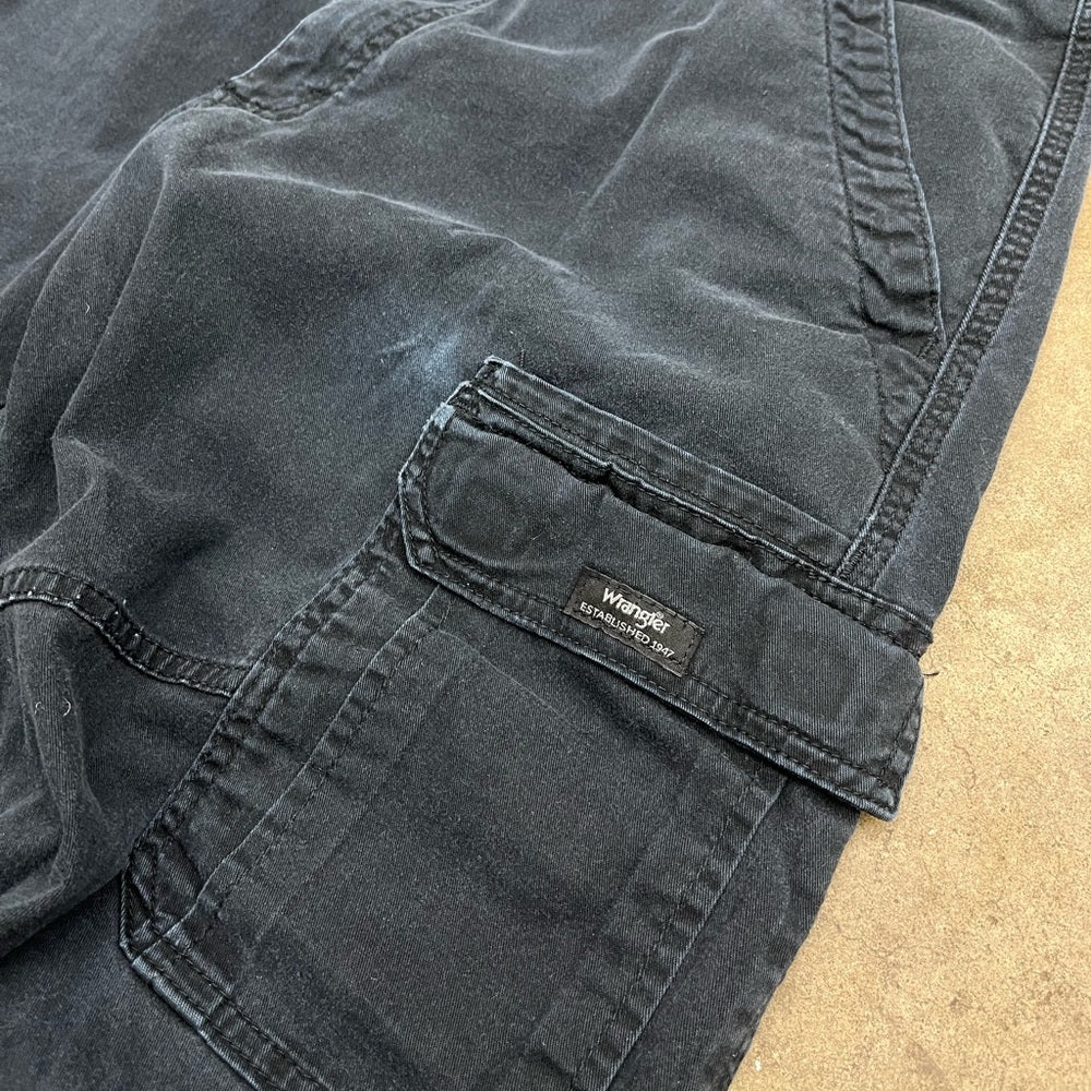 Men’s vintage Wrangler cargo pants size 34x32