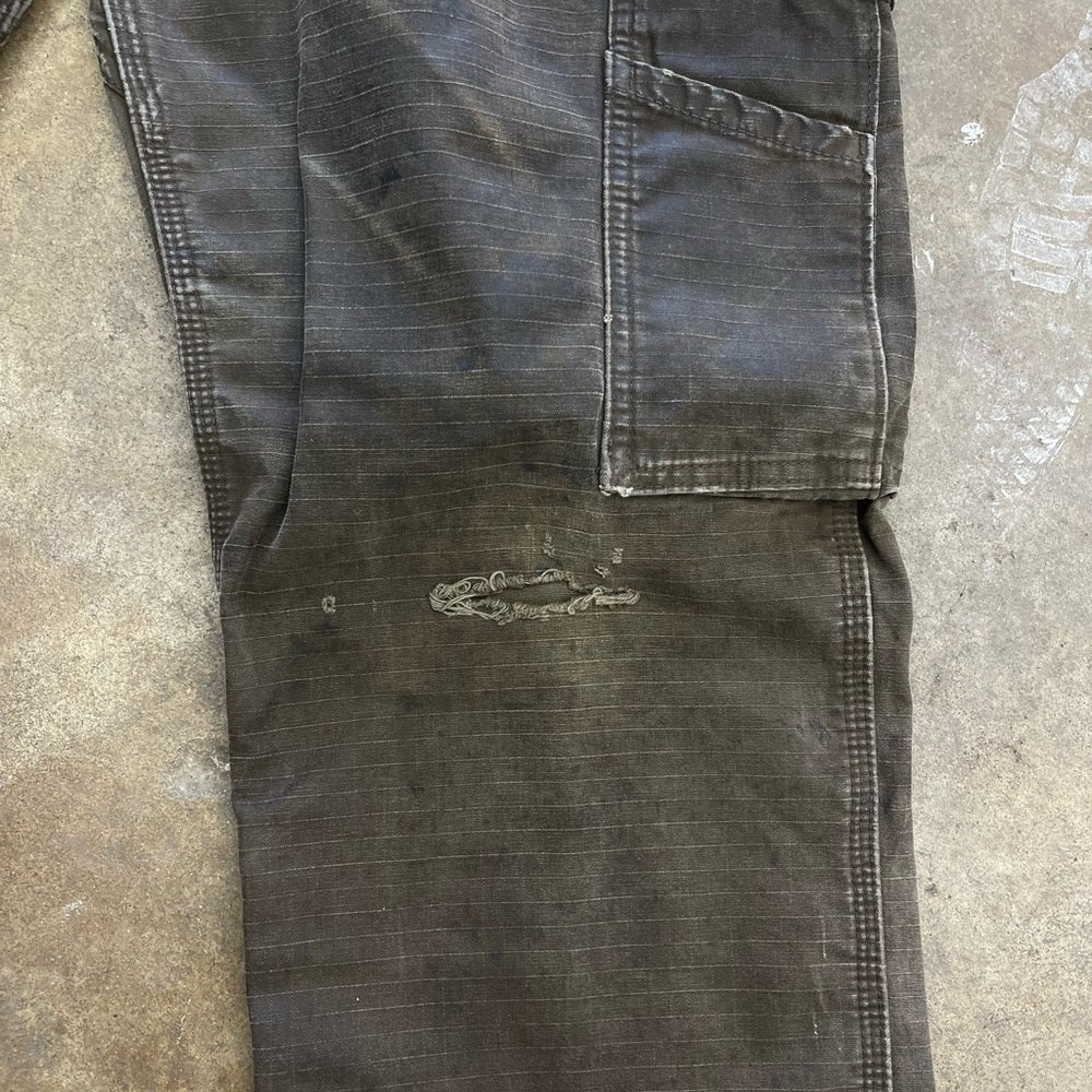 Men’s Dark brown Carhartt utility double knee cargo pants 32x34 (thrashed)