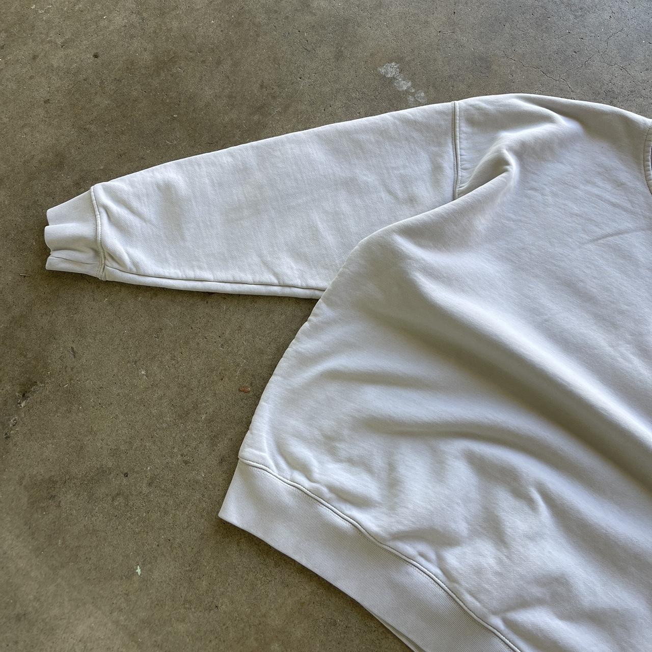 Blank vintage cream crewneck length is 27' width is 25' or a size XL