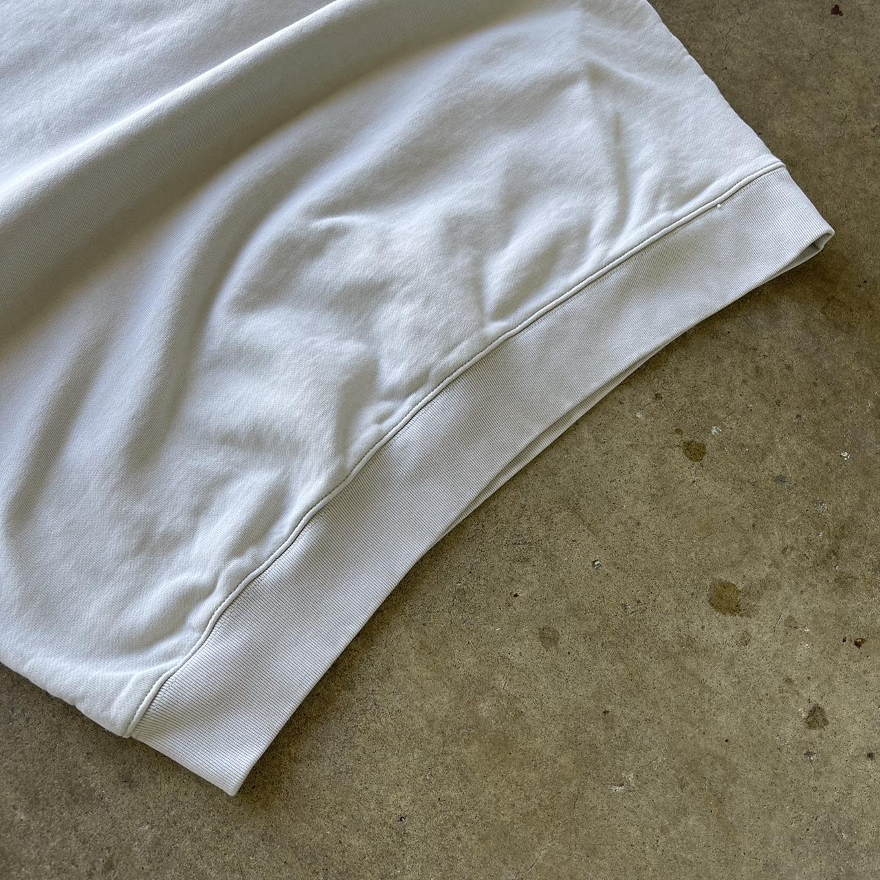 Blank vintage cream crewneck length is 27' width is 25' or a size XL