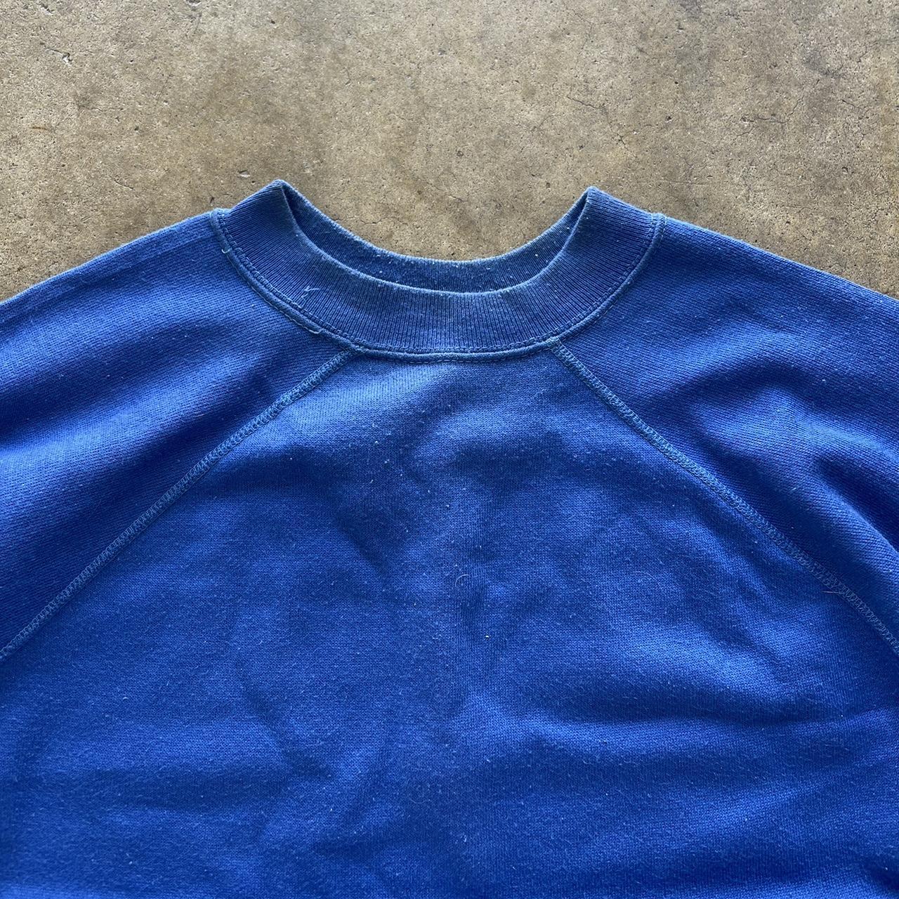 Vintage Blue Blank 80s stitched Crewneck with no tag Size m,edium length 25' width 21'