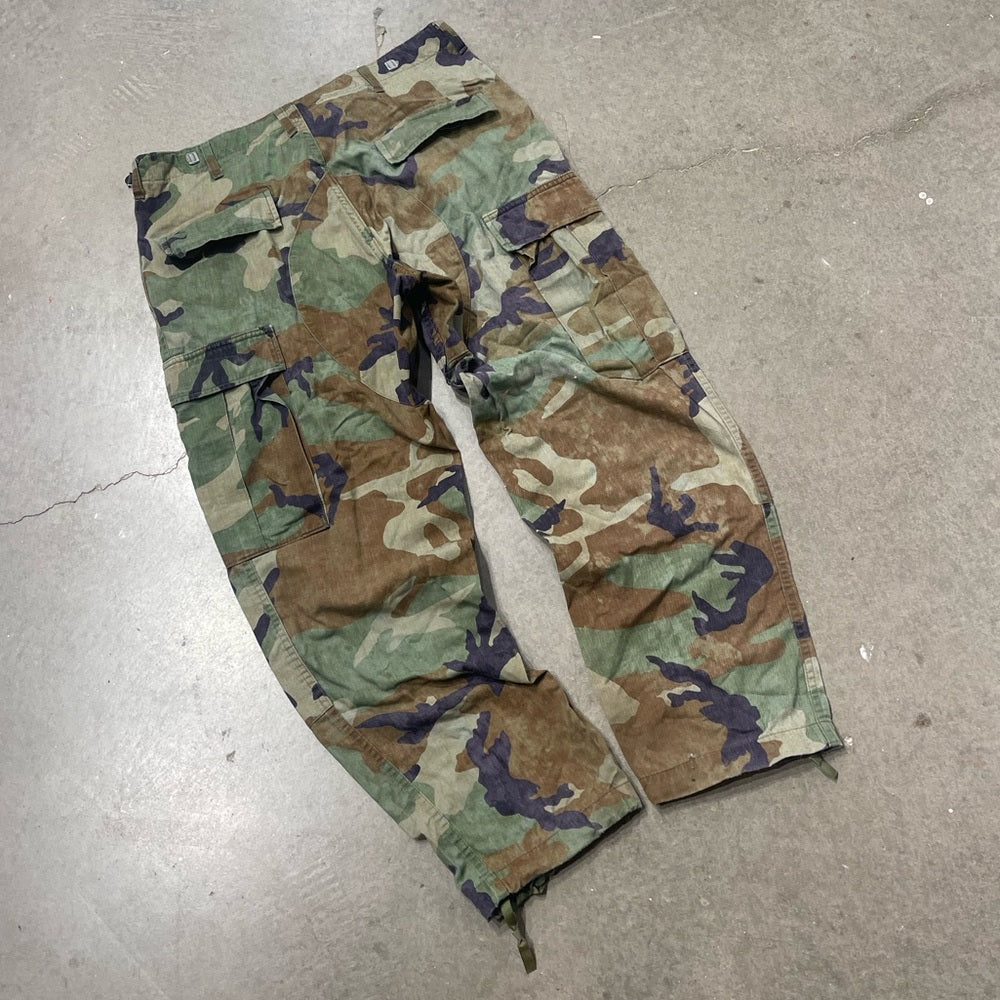 Men’s vintage tactical camo cargo double knee pants size medium