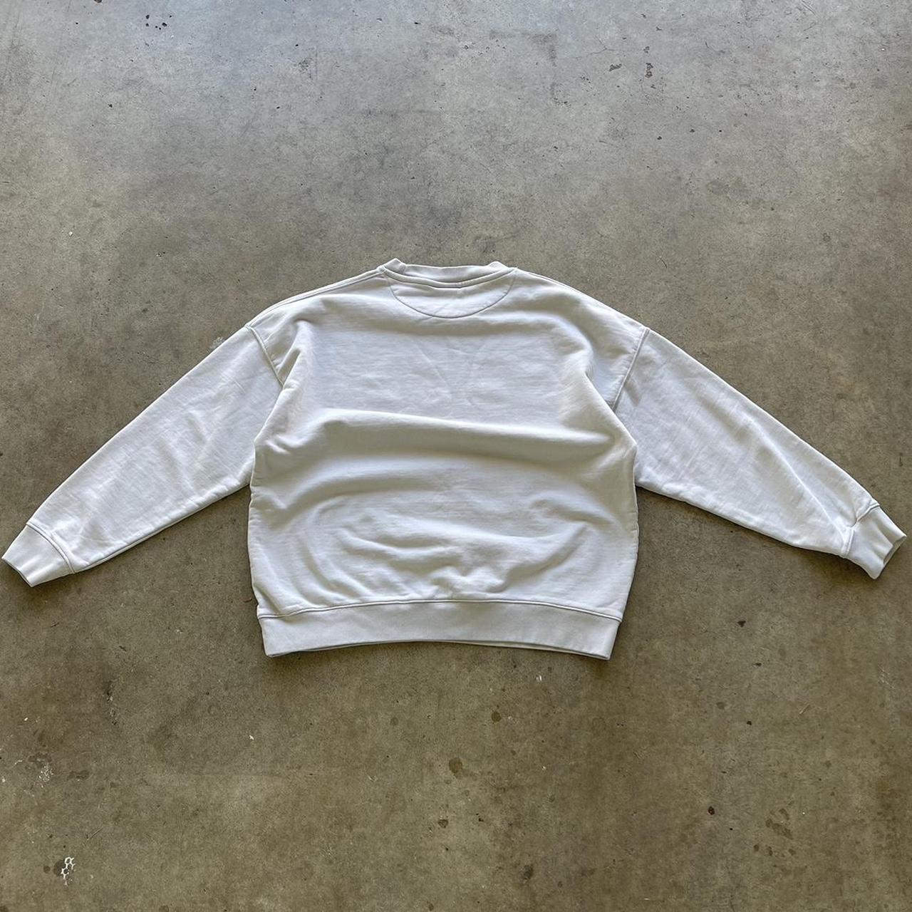 Blank vintage cream crewneck length is 27' width is 25' or a size XL