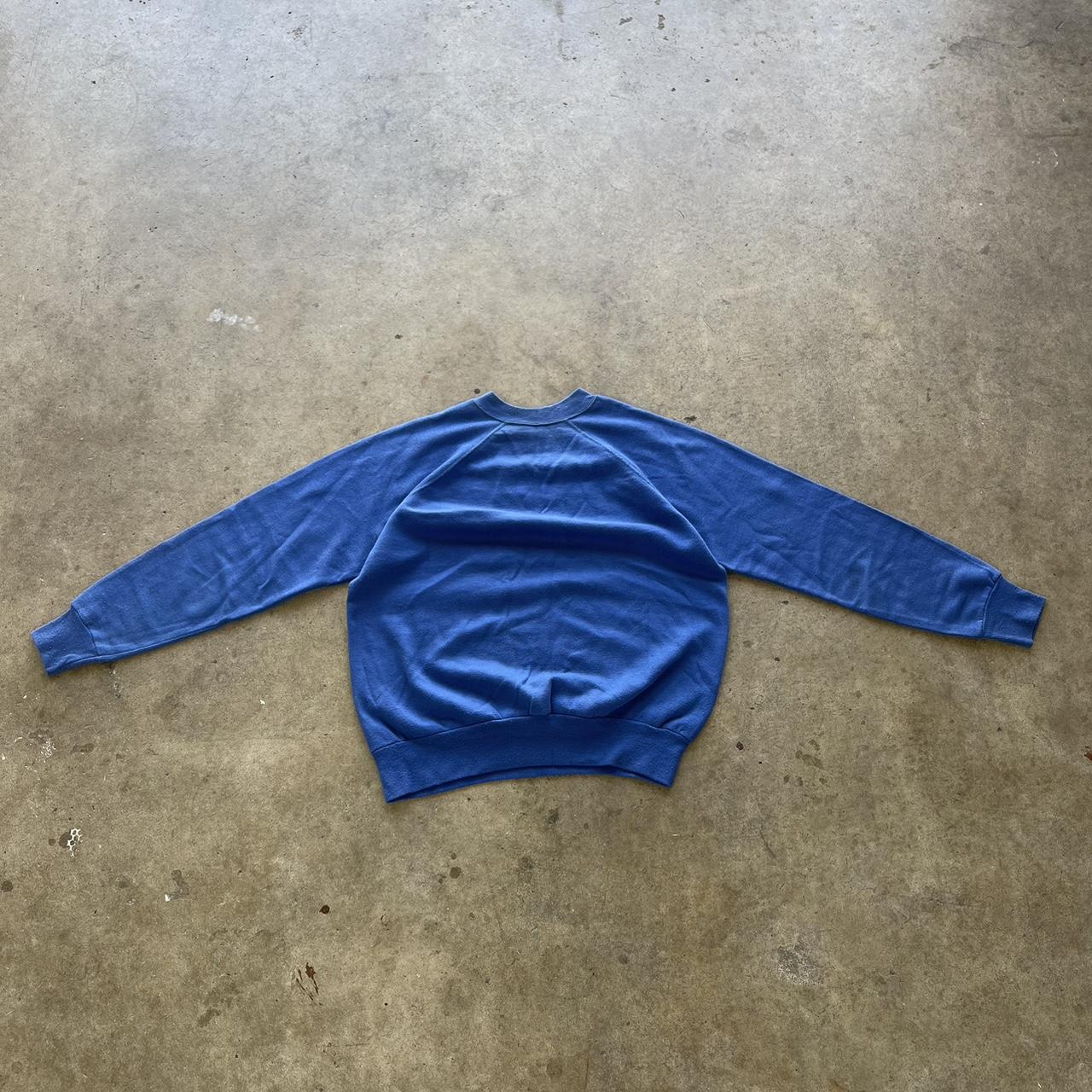 Vintage Blue Blank 80s stitched Crewneck with no tag Size m,edium length 25' width 21'