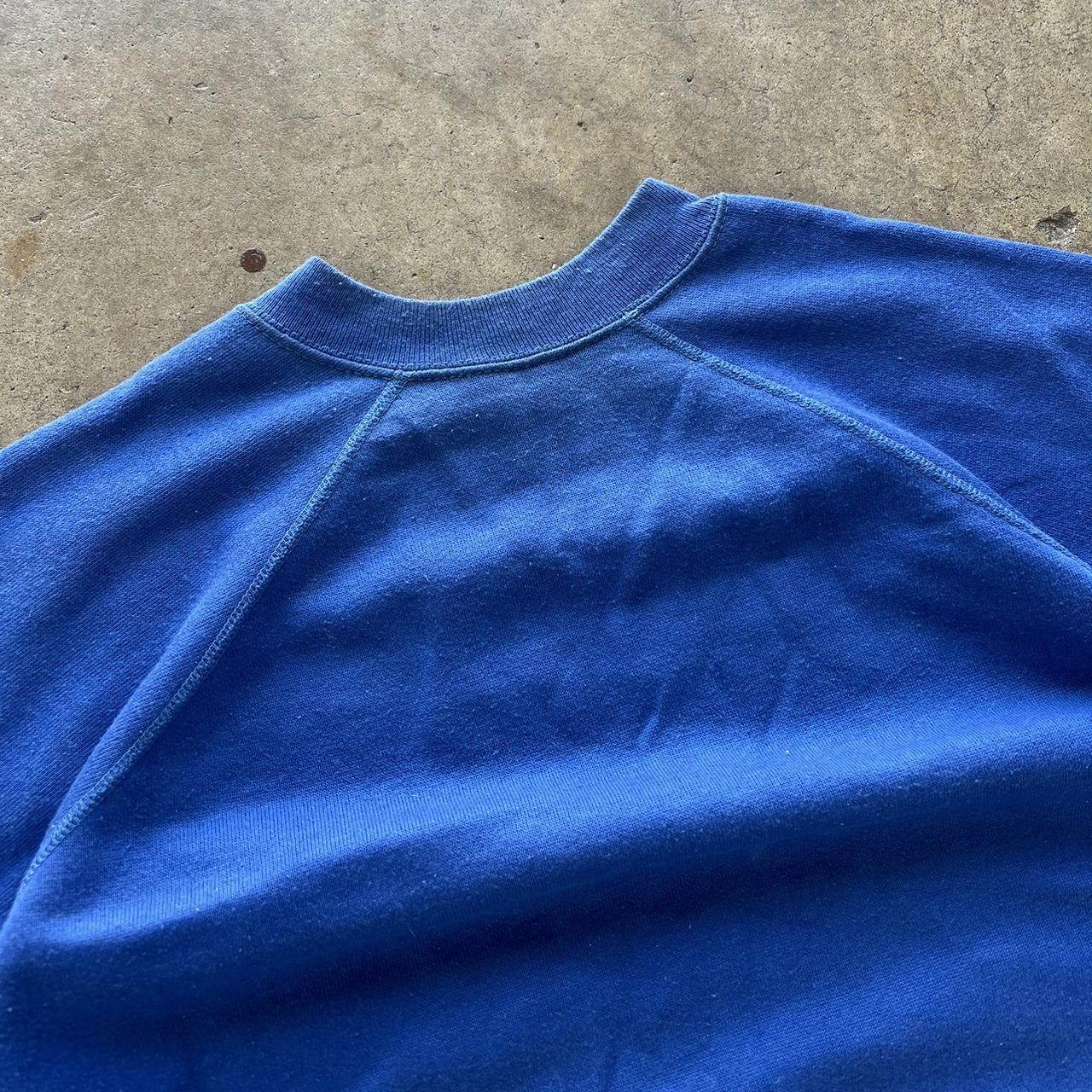 Vintage Blue Blank 80s stitched Crewneck with no tag Size m,edium length 25' width 21'