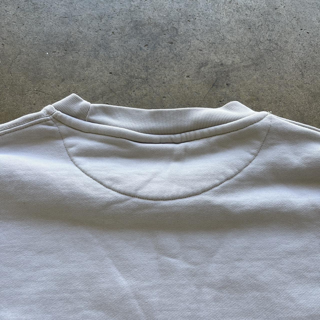 Blank vintage cream crewneck length is 27' width is 25' or a size XL
