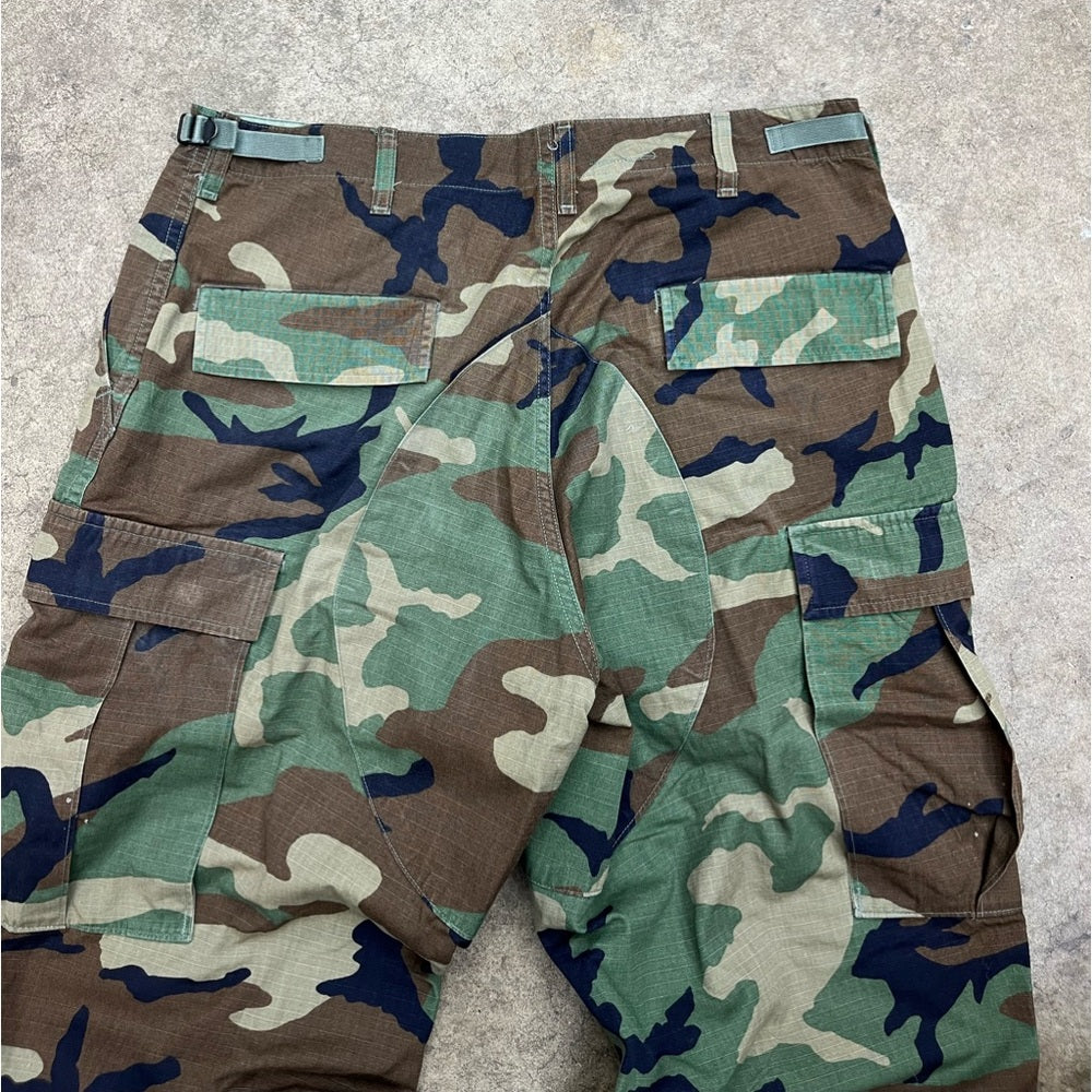 Men’s Vintage 90s Military double knee camo cargo pants size medium long