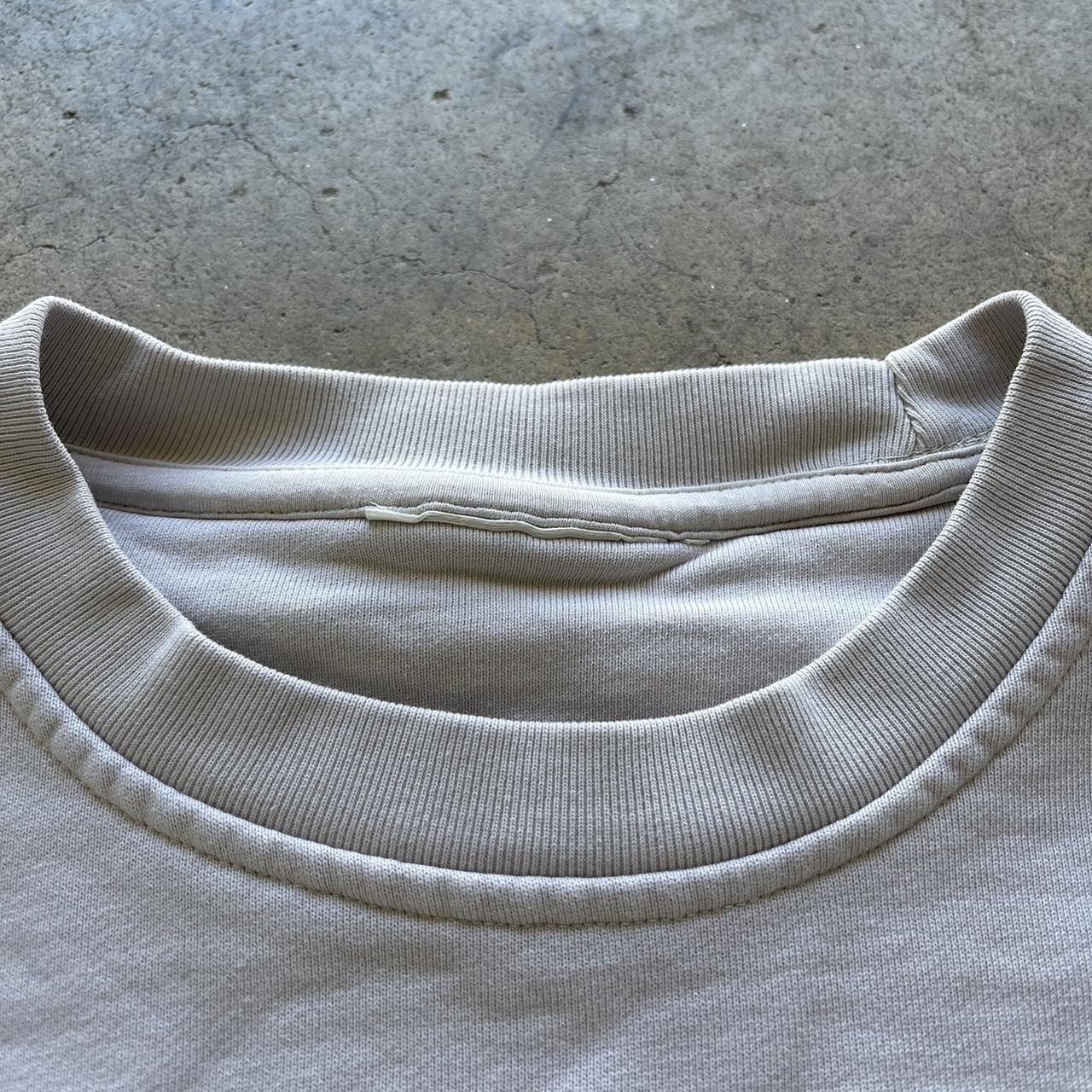 Blank vintage cream crewneck length is 27' width is 25' or a size XL