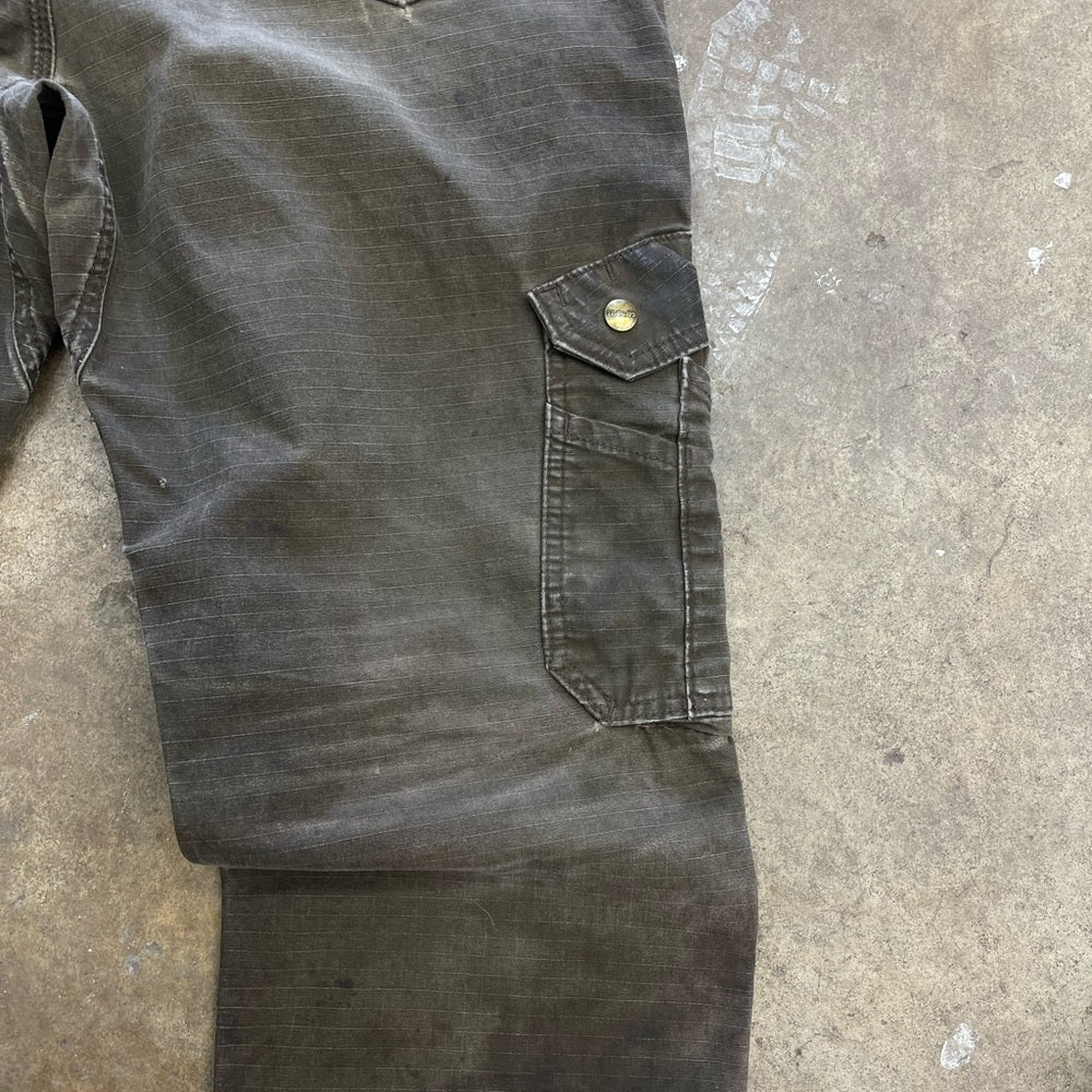 Men’s Dark brown Carhartt utility double knee cargo pants 32x34 (thrashed)