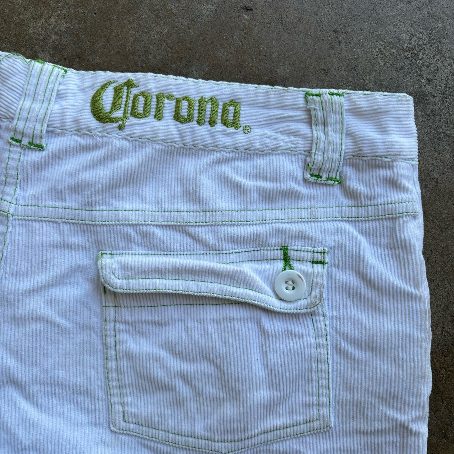 Women's Y2K Corona Corduroy Shorts Size Large