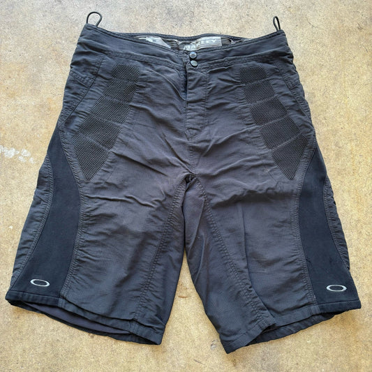 Oakley Black MTB Active Shorts (2000s) men's Size Large