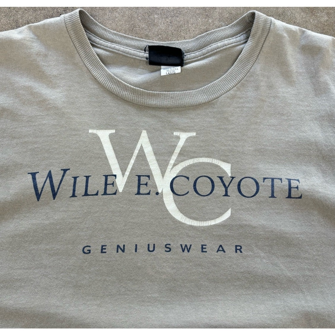 Vintage 90's Wile E. Coyote T-shirt Size Large