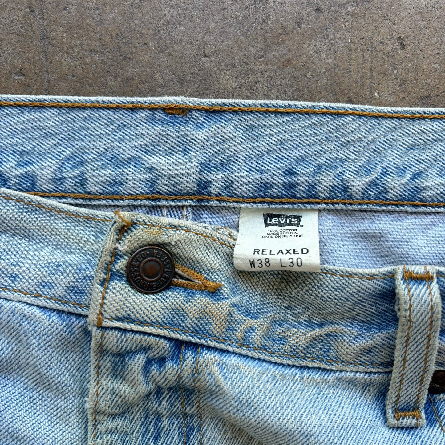 Vintage 90's Faded Lightwash Levi's 540 relaxed fit Jeans Size 38x30