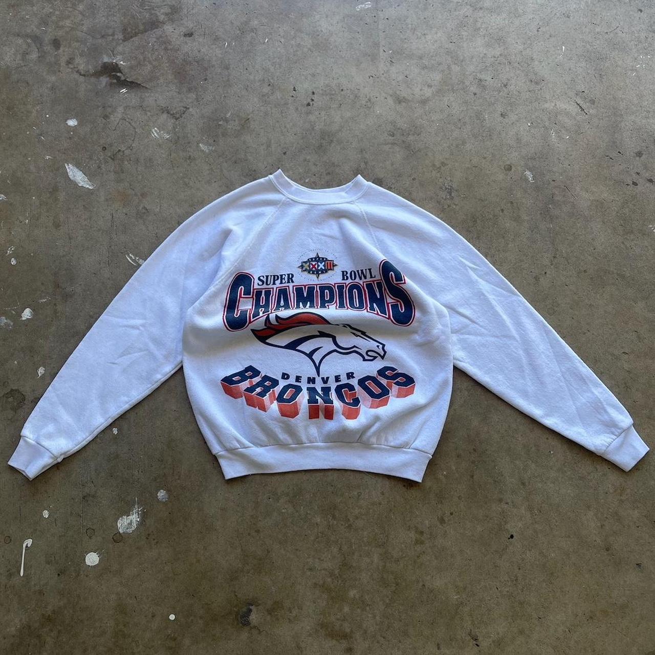 Vintage 1998 Denver Broncos Super Bowl XXXIII Champions crewneck sweatshirt.