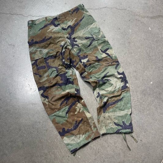 Men’s vintage tactical camo cargo double knee pants size medium