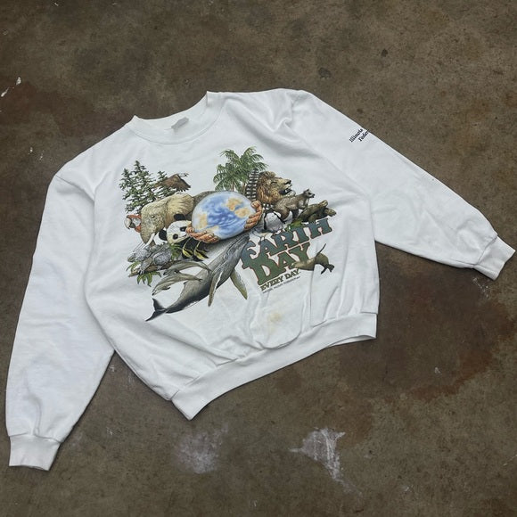 Men's Rare Vintage 1989 Earth day Graphic Crewneck Size fits L-XL