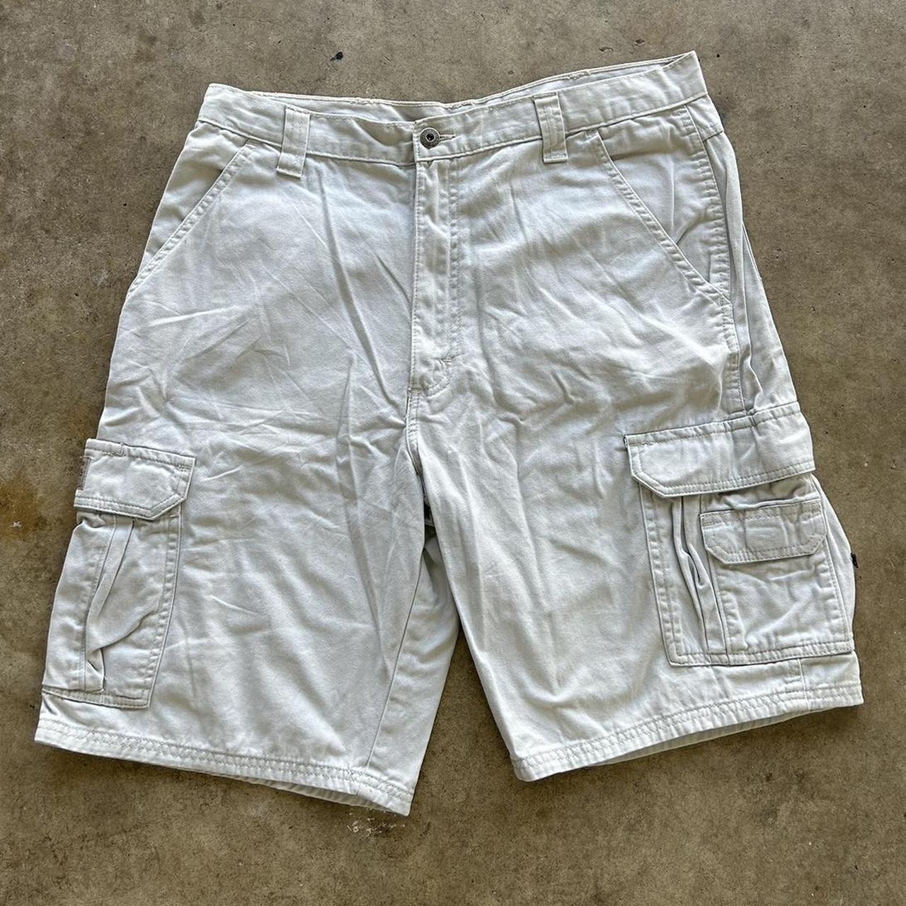 Men's Light cream Wrangler Cargo Shorts Size 34