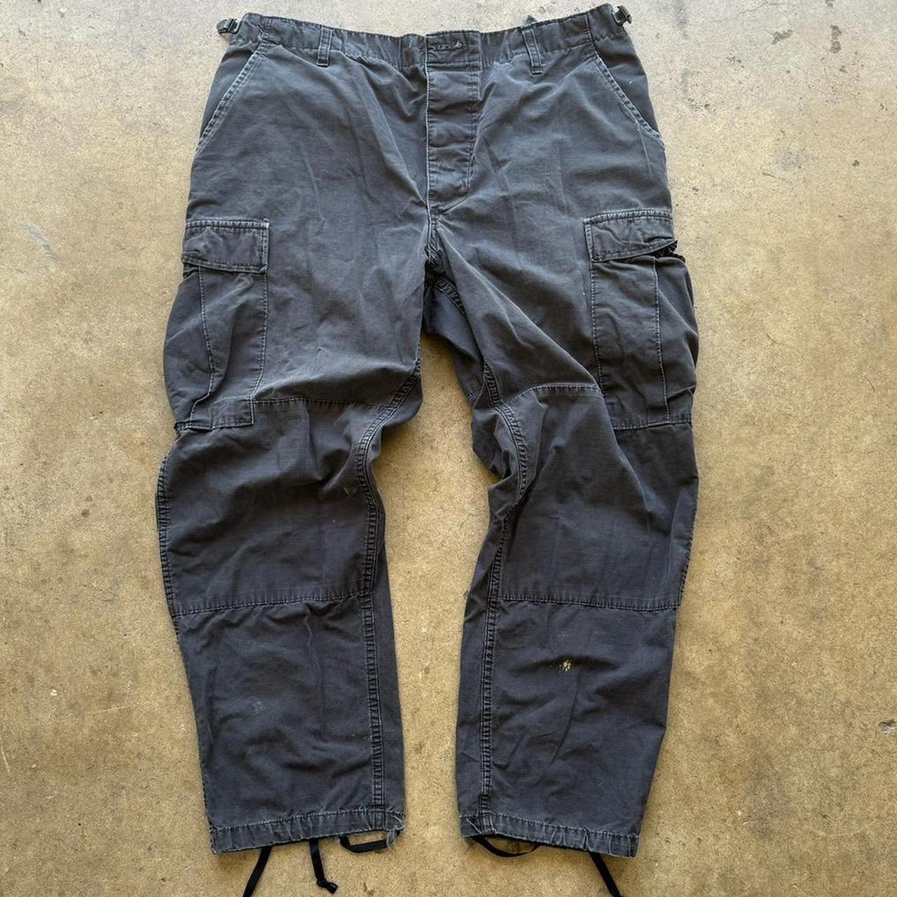 Vintage Propper Cargo pants with a nice faded black Size Large