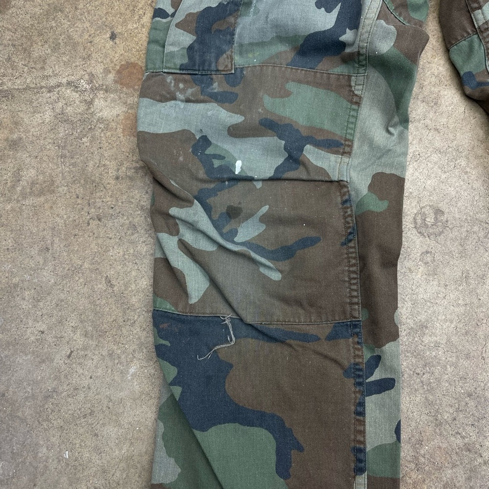 Men’s vintage 90s camouflage double knee camo pants size small long