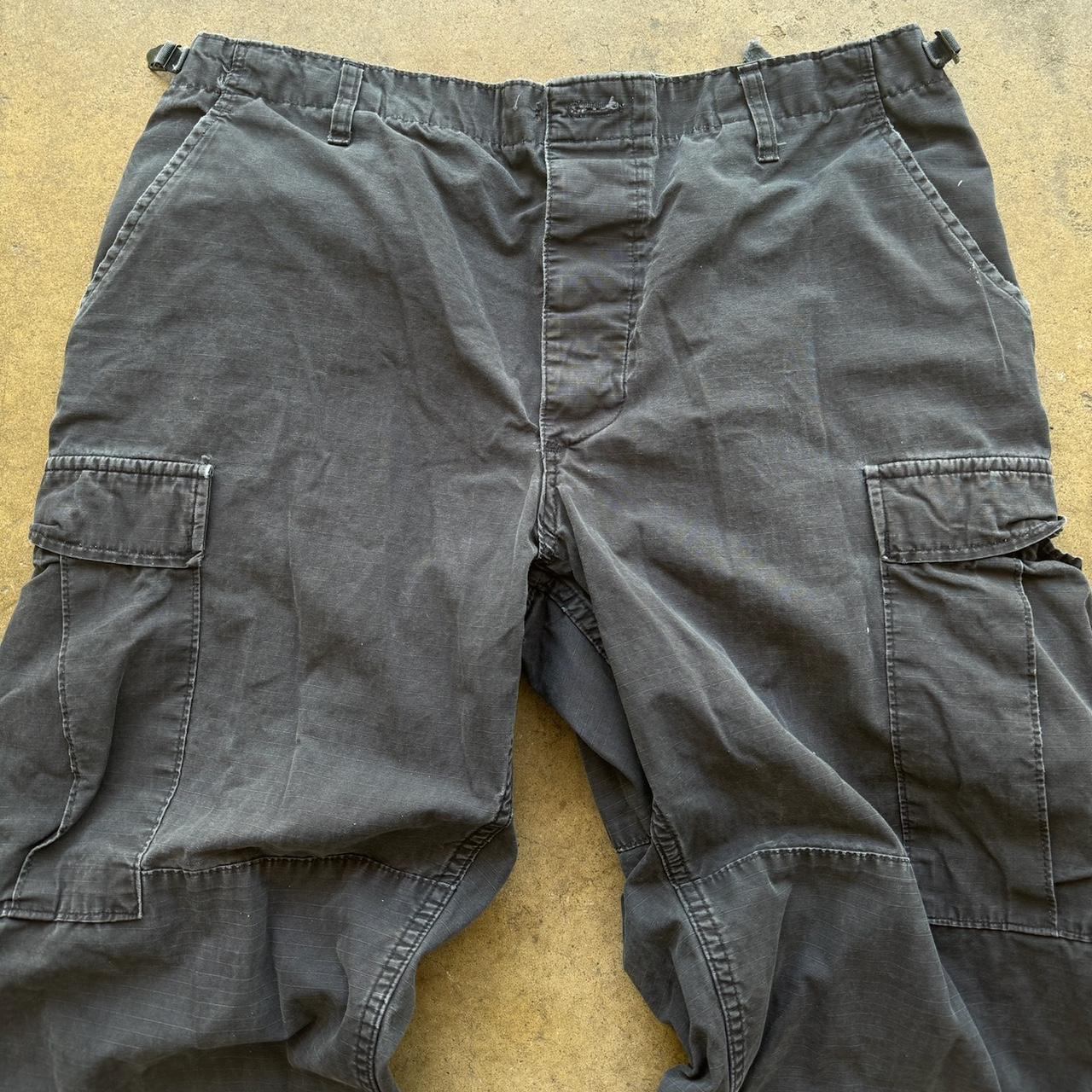 Vintage Propper Cargo pants with a nice faded black Size Large