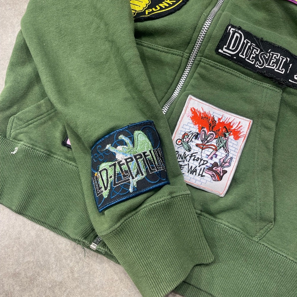Vintage green hoodie with some awesome Vintage Band patches size youth Medium