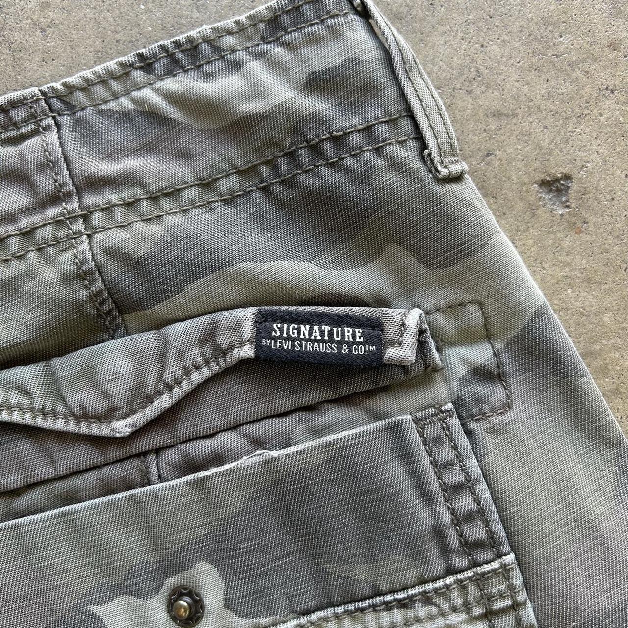 Y2K Signature Levi's Camo Shorts size 34