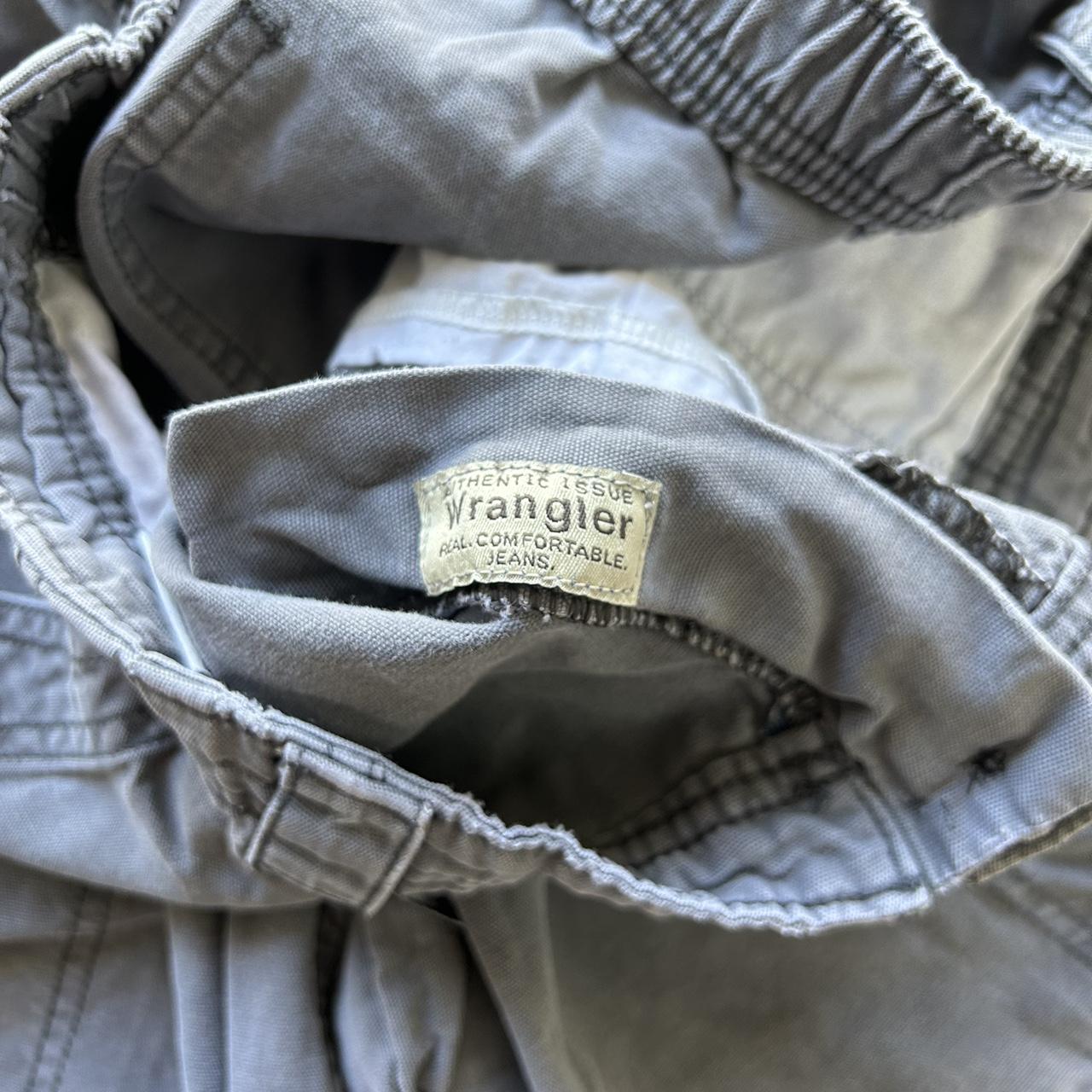 Men's Vintage Grey Wrangler Cargo Shorts Size 36