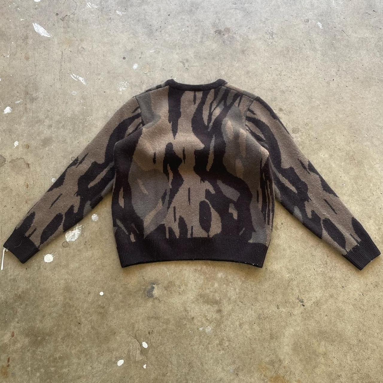 Carhartt WIP University Script Bark Camo Knit Sweater Sizk Design really cool design to the carhartt Lettering