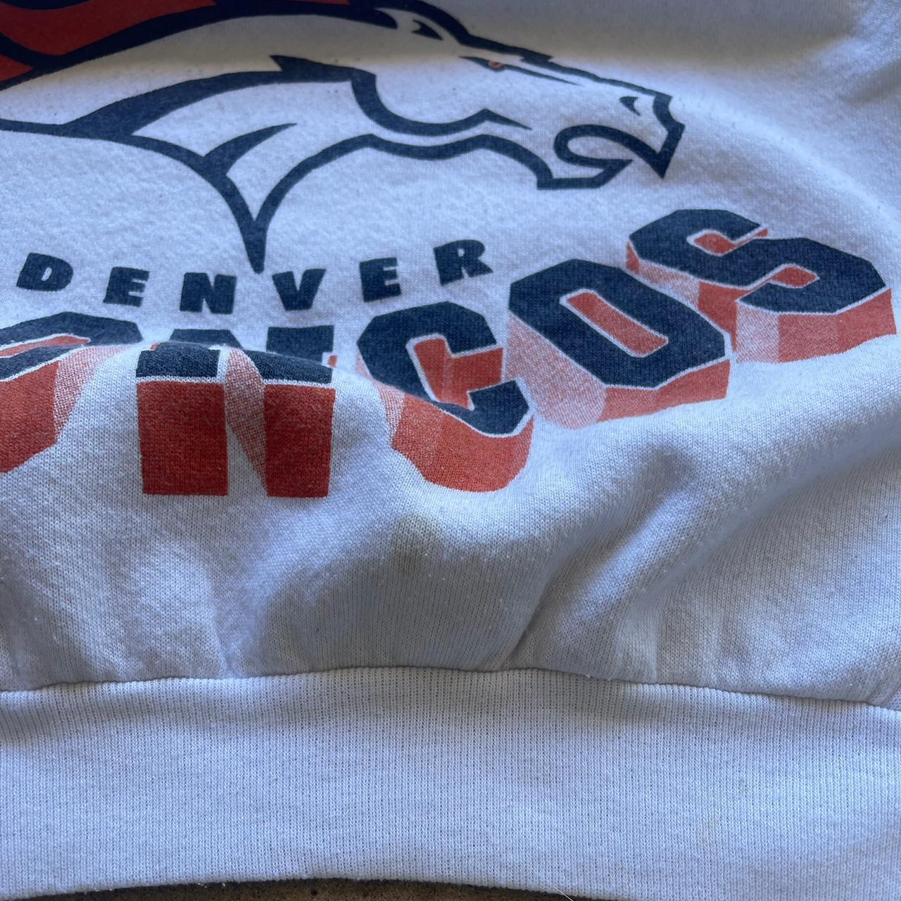 Vintage 1998 Denver Broncos Super Bowl XXXIII Champions crewneck sweatshirt.